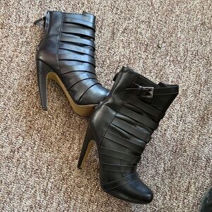 Chic Black Strappy Heeled Ankle Boots -Booties